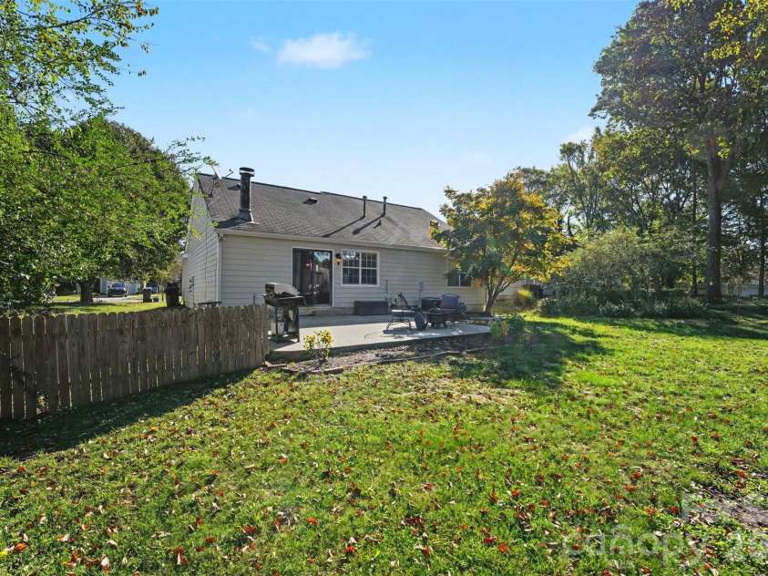 1507 Crestdale Road, Rock Hill, SC 29732.  MLS# CAR4436116, YatesRealty ID 58011. 