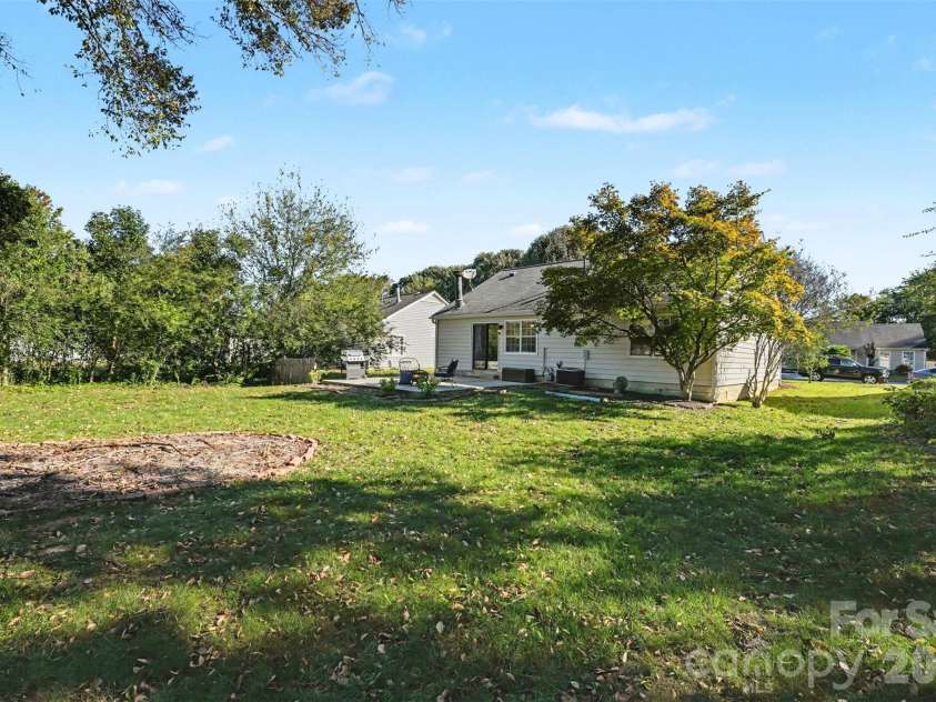 1507 Crestdale Road, Rock Hill, SC 29732.  MLS# CAR4436116, YatesRealty ID 58011. 