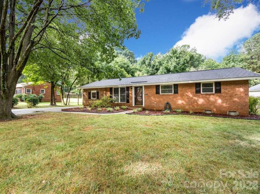 4320 Craig Avenue, Charlotte, NC 28211.  MLS# CAR4431377, YatesRealty ID 58015. 