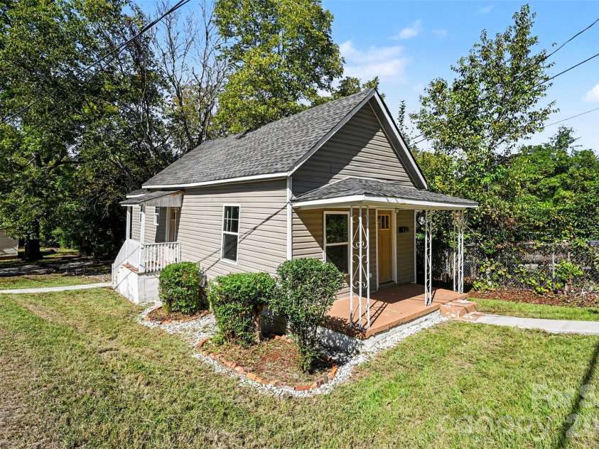 132 Loomis Street, Chester, SC 29706.  MLS# CAR4421500, YatesRealty ID 58017. 