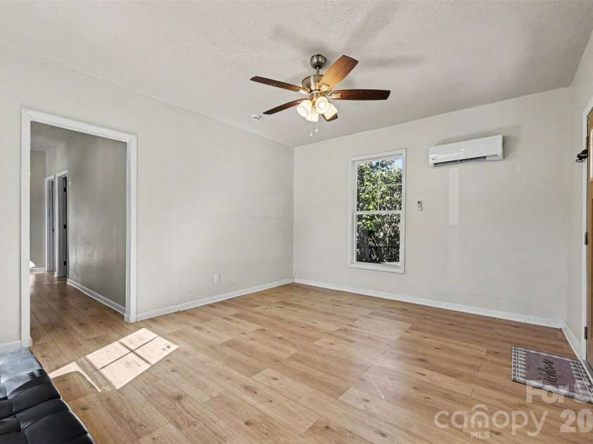 132 Loomis Street, Chester, SC 29706.  MLS# CAR4421500, YatesRealty ID 58017. 