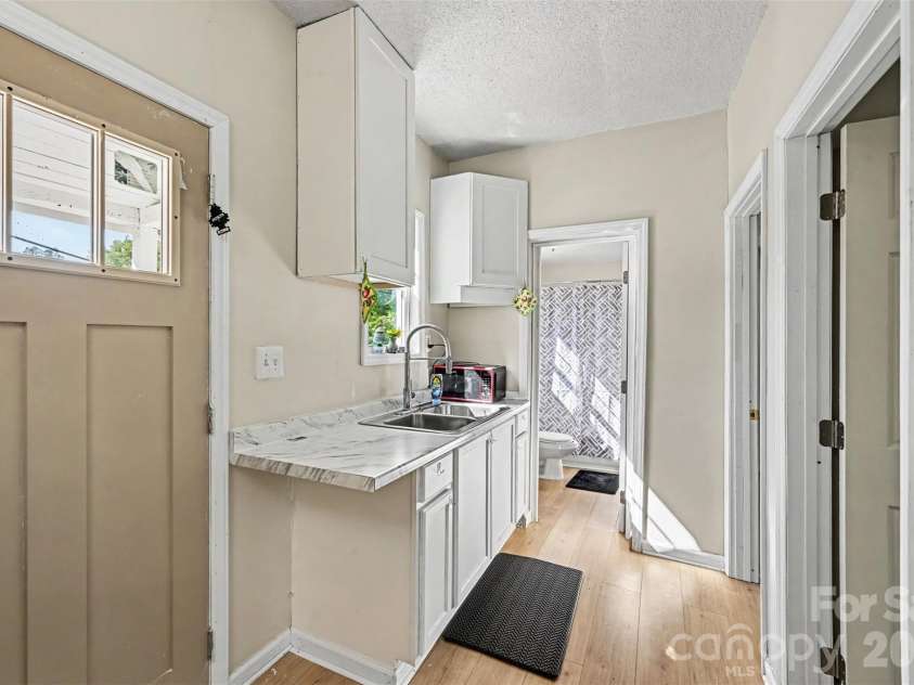 132 Loomis Street, Chester, SC 29706.  MLS# CAR4421500, YatesRealty ID 58017. 