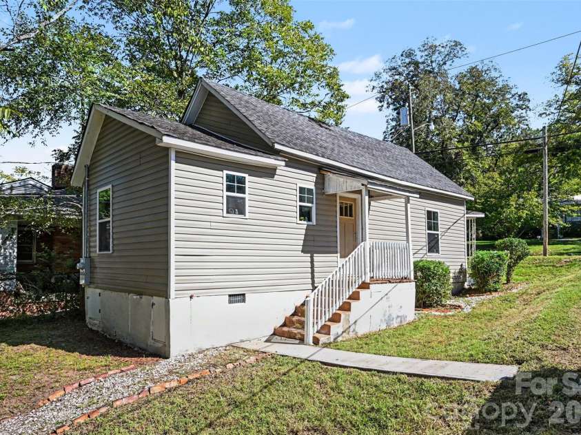 132 Loomis Street, Chester, SC 29706.  MLS# CAR4421500, YatesRealty ID 58017. 