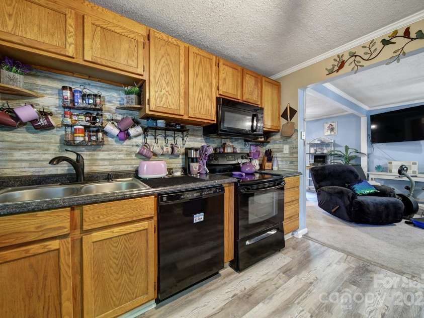 216 16th Street, Kannapolis, NC 28081.  MLS# CAR4245615, YatesRealty ID 5802. 