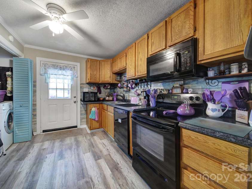 216 16th Street, Kannapolis, NC 28081.  MLS# CAR4245615, YatesRealty ID 5802. 