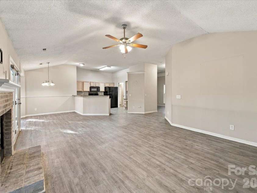 11219 Turmeric Court, Charlotte, NC 28215.  MLS# CAR4436228, YatesRealty ID 58020. 