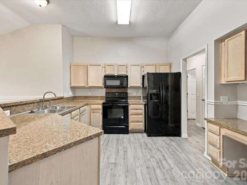 11219 Turmeric Court, Charlotte, NC 28215.  MLS# CAR4436228, YatesRealty ID 58020. 