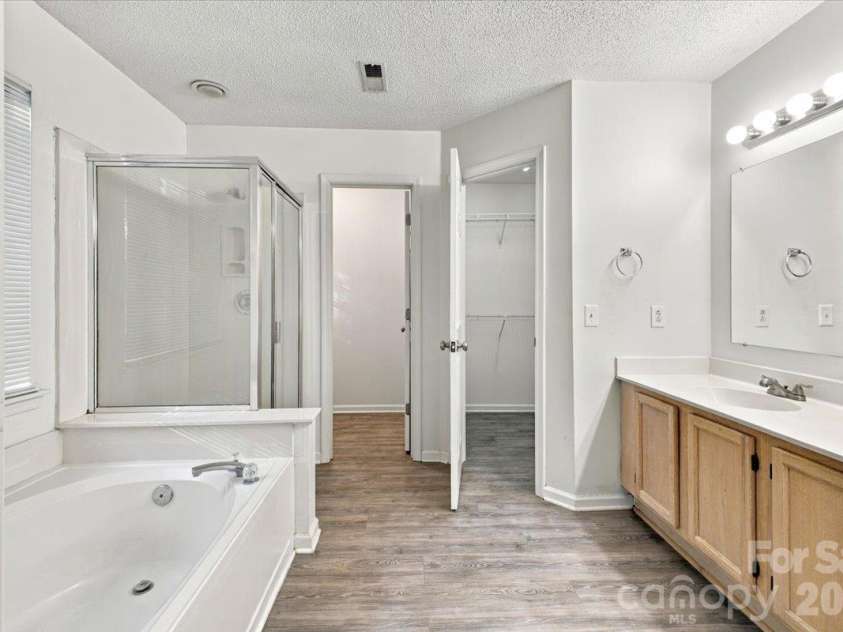11219 Turmeric Court, Charlotte, NC 28215.  MLS# CAR4436228, YatesRealty ID 58020. 