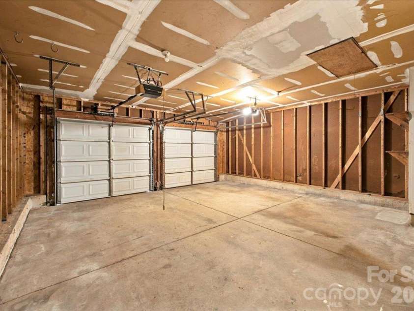 11219 Turmeric Court, Charlotte, NC 28215.  MLS# CAR4436228, YatesRealty ID 58020. 