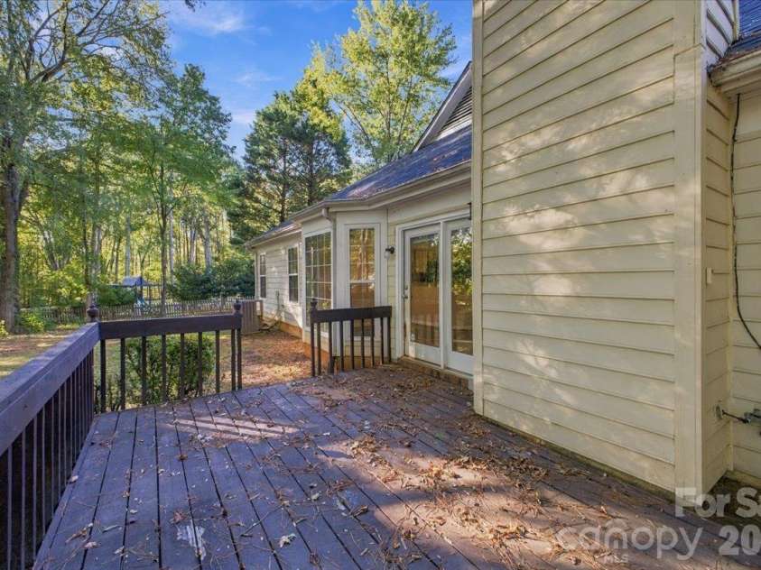 11219 Turmeric Court, Charlotte, NC 28215.  MLS# CAR4436228, YatesRealty ID 58020. 