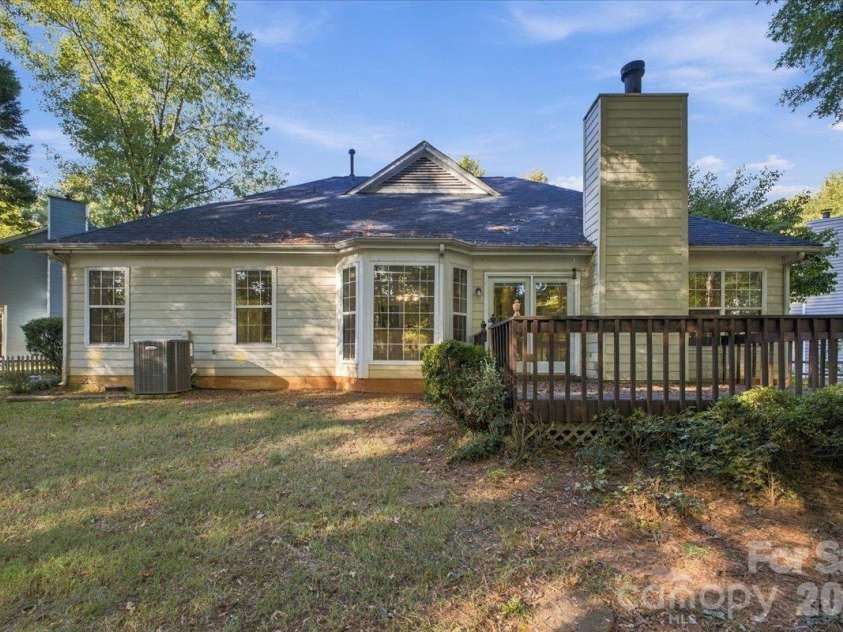 11219 Turmeric Court, Charlotte, NC 28215.  MLS# CAR4436228, YatesRealty ID 58020. 