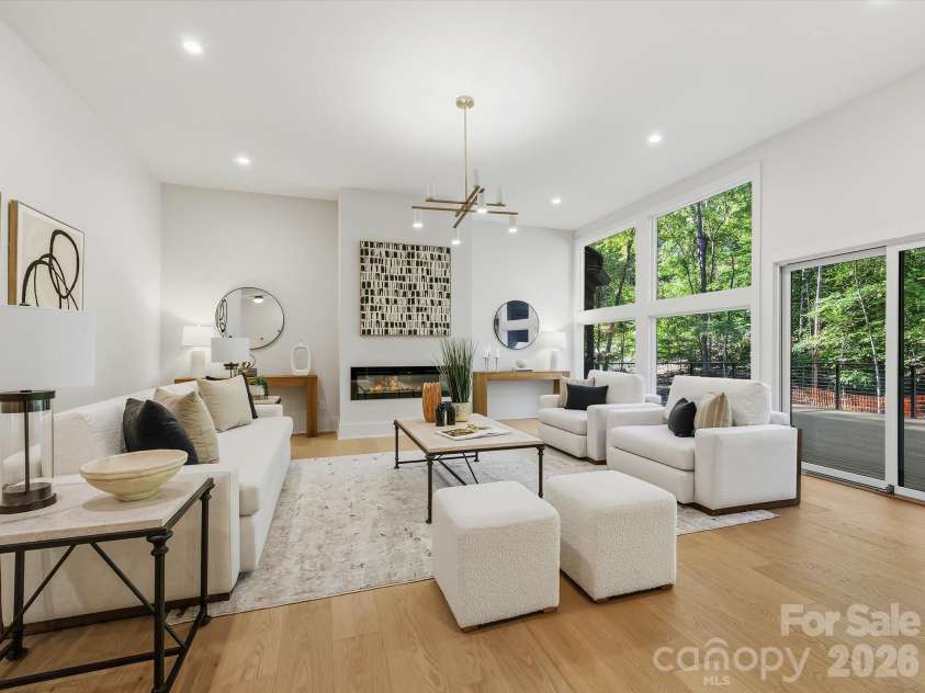 5401 Lancelot Drive, Charlotte, NC 28270.  MLS# CAR4432070, YatesRealty ID 58021. Expansive great room