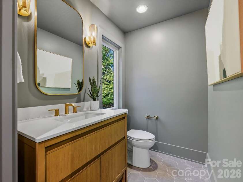 5401 Lancelot Drive, Charlotte, NC 28270.  MLS# CAR4432070, YatesRealty ID 58021. Powder room on main