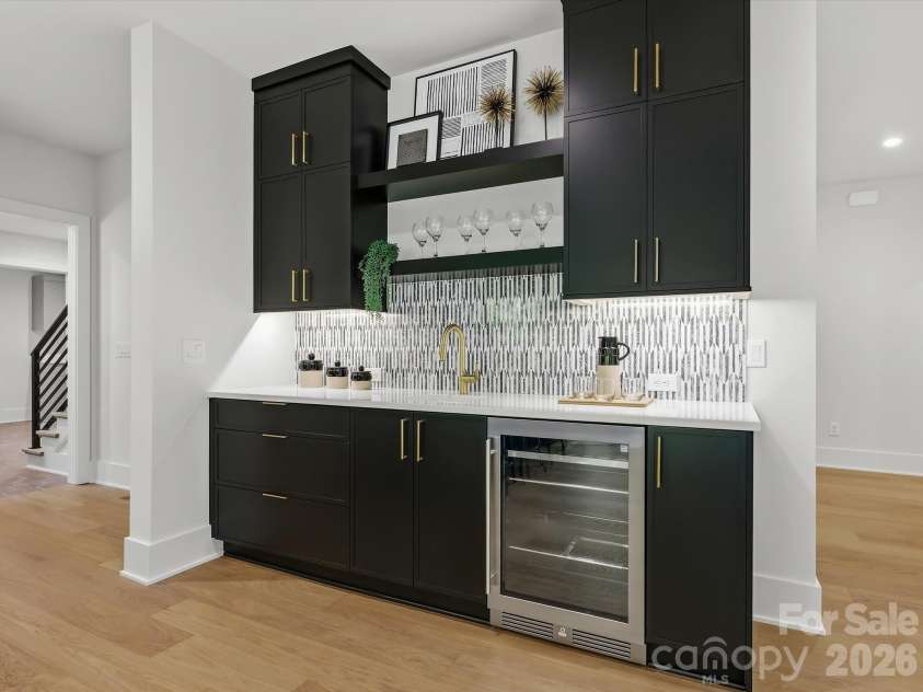 5401 Lancelot Drive, Charlotte, NC 28270.  MLS# CAR4432070, YatesRealty ID 58021. Wet bar in kitchen