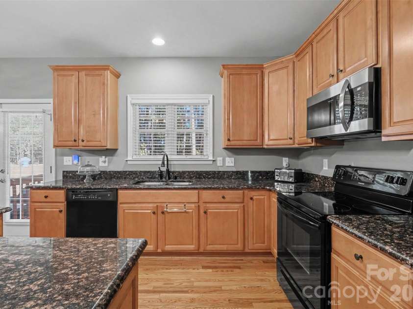 11538 Shimmering Lake Drive, Charlotte, NC 28214.  MLS# CAR4432804, YatesRealty ID 58022. 