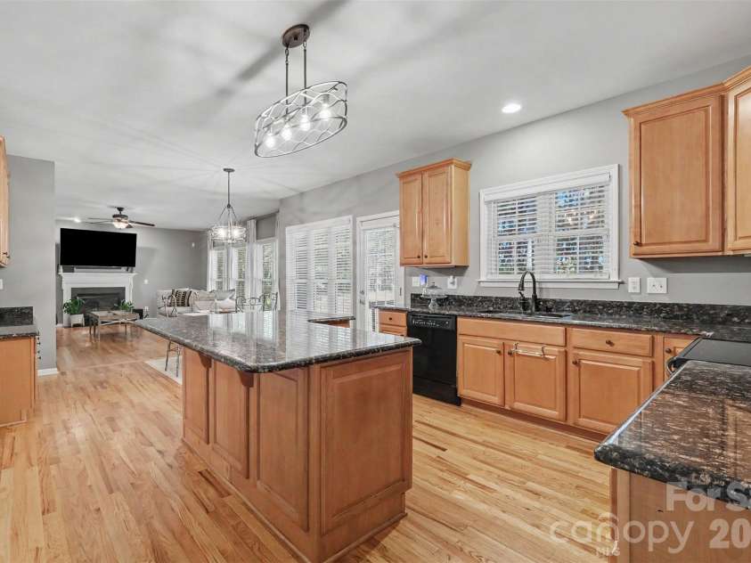11538 Shimmering Lake Drive, Charlotte, NC 28214.  MLS# CAR4432804, YatesRealty ID 58022. 