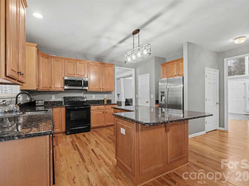 11538 Shimmering Lake Drive, Charlotte, NC 28214.  MLS# CAR4432804, YatesRealty ID 58022. 