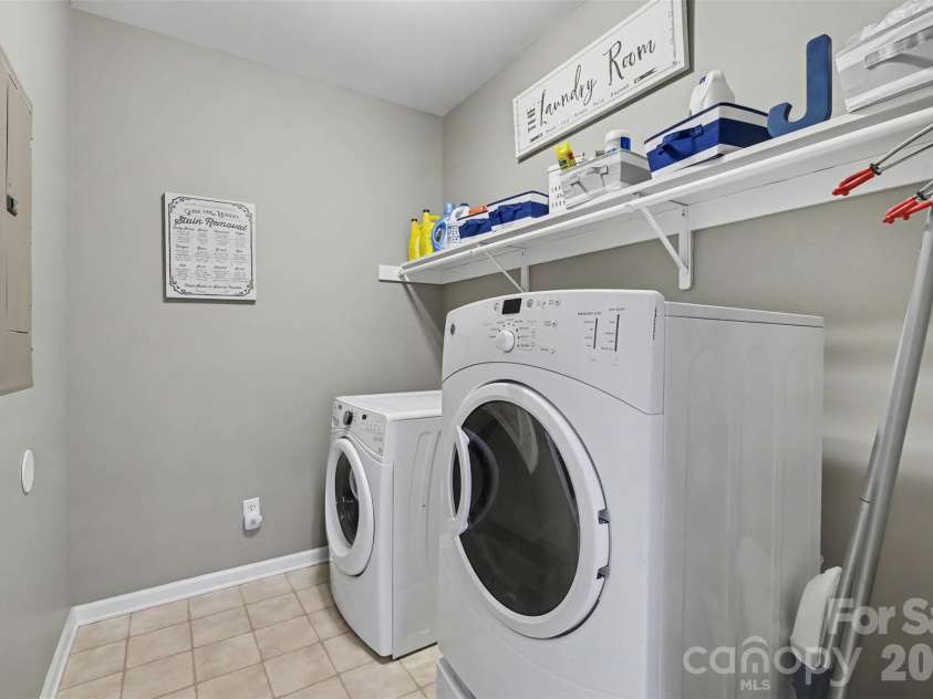 11538 Shimmering Lake Drive, Charlotte, NC 28214.  MLS# CAR4432804, YatesRealty ID 58022. 