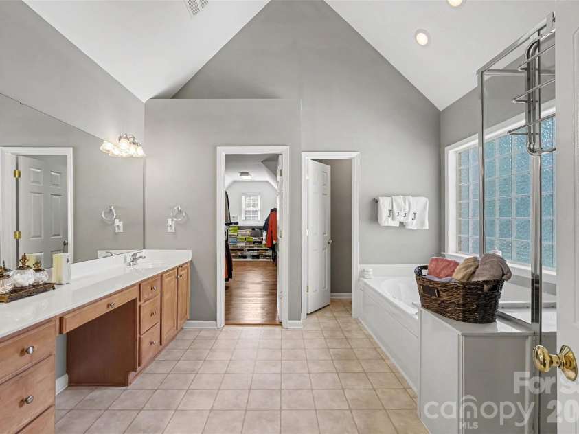 11538 Shimmering Lake Drive, Charlotte, NC 28214.  MLS# CAR4432804, YatesRealty ID 58022. 