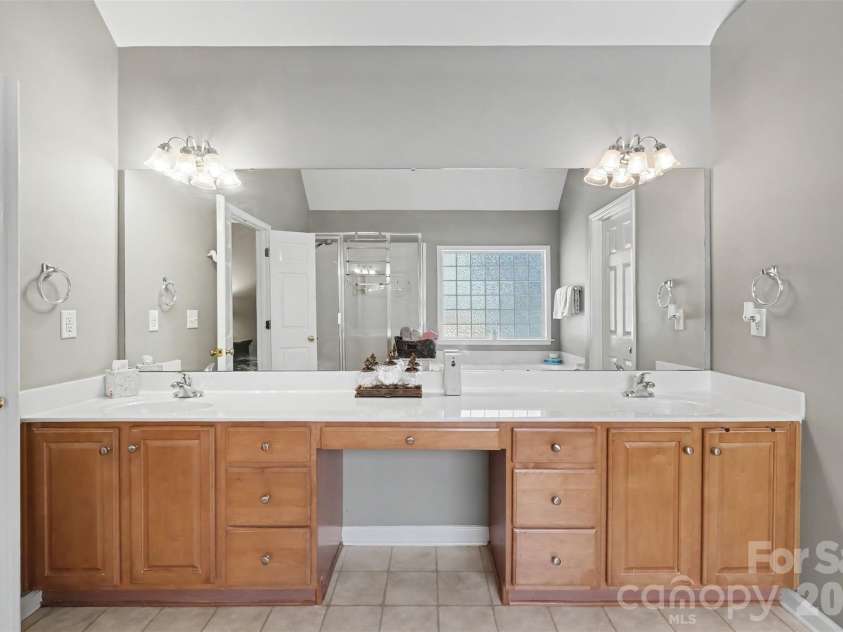 11538 Shimmering Lake Drive, Charlotte, NC 28214.  MLS# CAR4432804, YatesRealty ID 58022. 