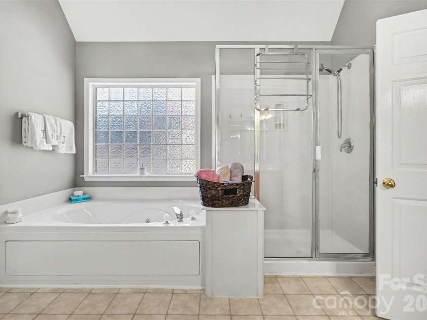 11538 Shimmering Lake Drive, Charlotte, NC 28214.  MLS# CAR4432804, YatesRealty ID 58022. 