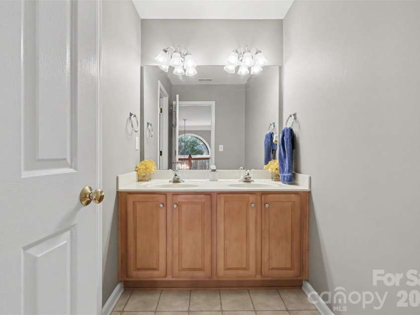 11538 Shimmering Lake Drive, Charlotte, NC 28214.  MLS# CAR4432804, YatesRealty ID 58022. 