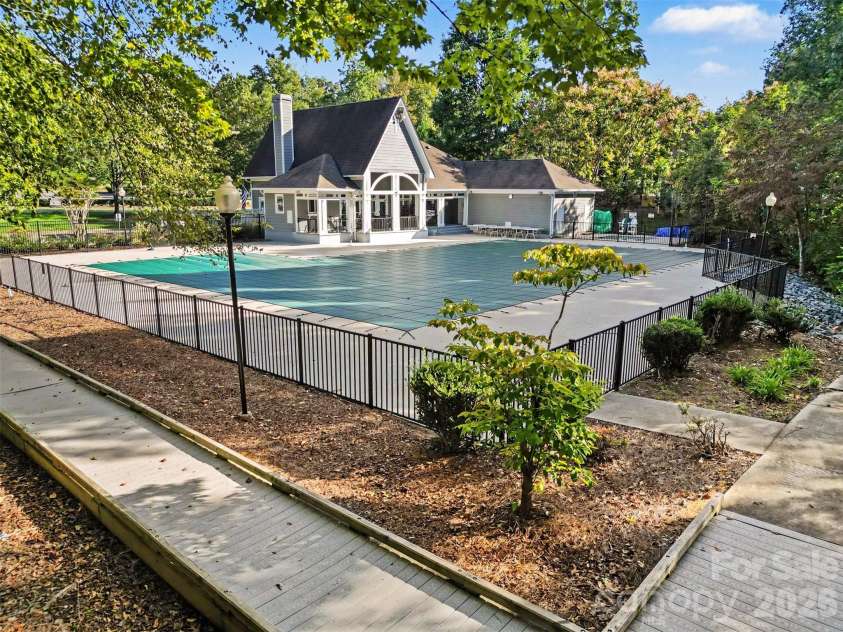 11538 Shimmering Lake Drive, Charlotte, NC 28214.  MLS# CAR4432804, YatesRealty ID 58022. 