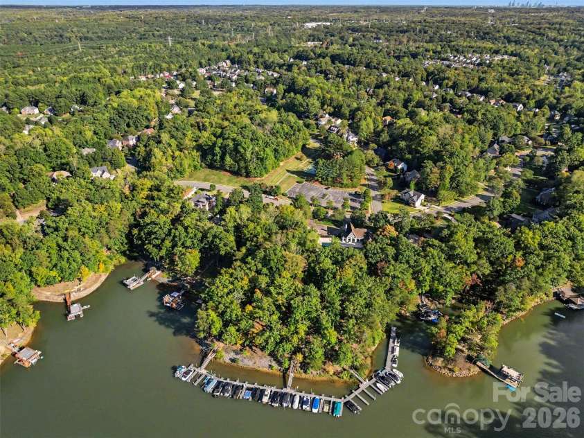 11538 Shimmering Lake Drive, Charlotte, NC 28214.  MLS# CAR4432804, YatesRealty ID 58022. 