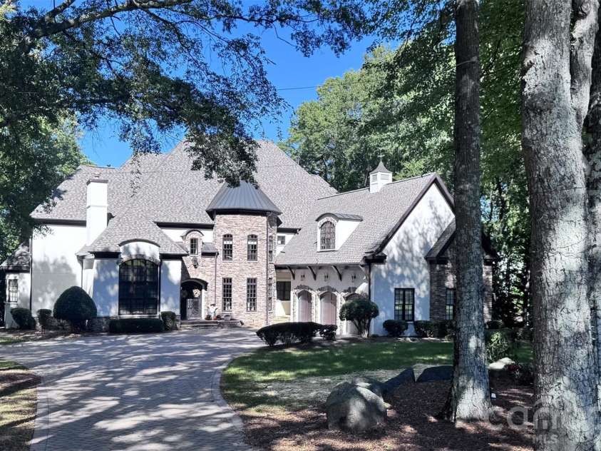 20333 Havenview Drive, Cornelius, NC 28031.  MLS# CAR4435102, YatesRealty ID 58028. 