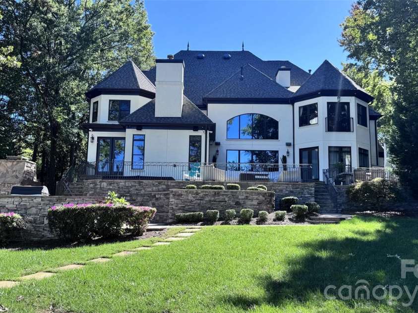 20333 Havenview Drive, Cornelius, NC 28031.  MLS# CAR4435102, YatesRealty ID 58028. 