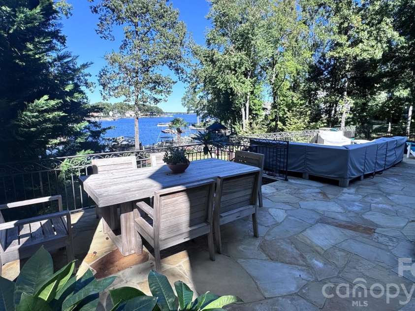 20333 Havenview Drive, Cornelius, NC 28031.  MLS# CAR4435102, YatesRealty ID 58028. 