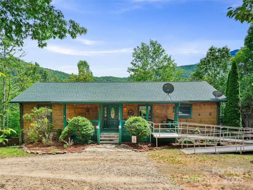 211 Cherry Hollow Road, Burnsville, NC 28714.  MLS# CAR4246541, YatesRealty ID 5803. 