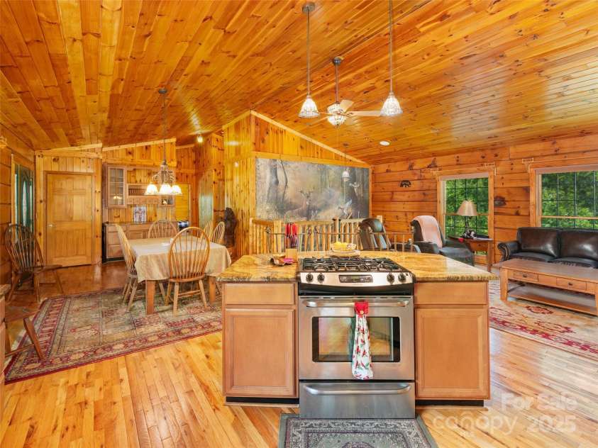 211 Cherry Hollow Road, Burnsville, NC 28714.  MLS# CAR4246541, YatesRealty ID 5803. 