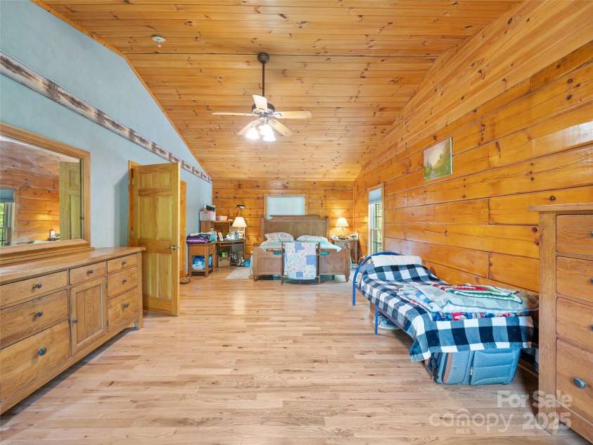 211 Cherry Hollow Road, Burnsville, NC 28714.  MLS# CAR4246541, YatesRealty ID 5803. 