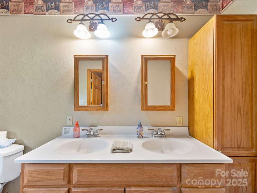 211 Cherry Hollow Road, Burnsville, NC 28714.  MLS# CAR4246541, YatesRealty ID 5803. 