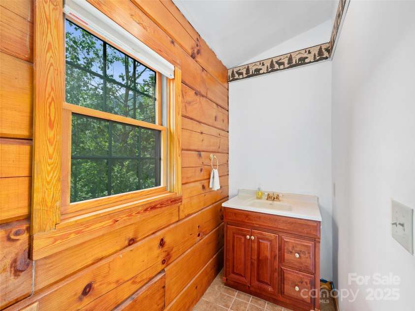 211 Cherry Hollow Road, Burnsville, NC 28714.  MLS# CAR4246541, YatesRealty ID 5803. 