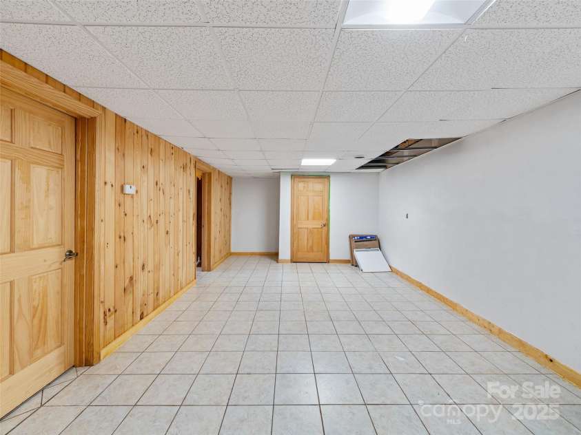 211 Cherry Hollow Road, Burnsville, NC 28714.  MLS# CAR4246541, YatesRealty ID 5803. 