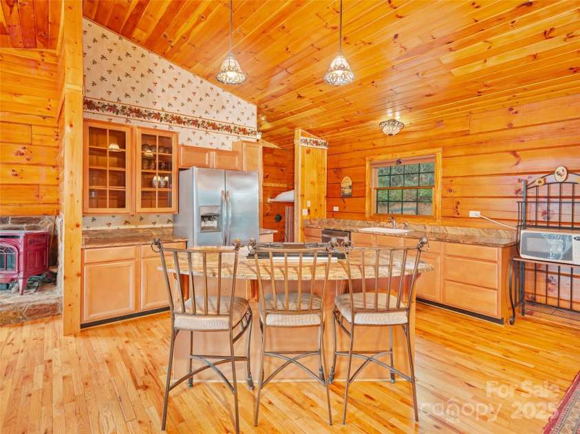 211 Cherry Hollow Road, Burnsville, NC 28714.  MLS# CAR4246541, YatesRealty ID 5803. 
