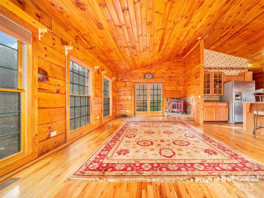 211 Cherry Hollow Road, Burnsville, NC 28714.  MLS# CAR4246541, YatesRealty ID 5803. 