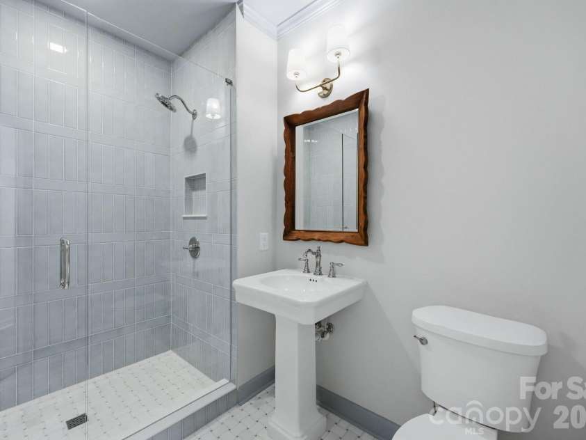 10318 Tallent Lane, Charlotte, NC 28078.  MLS# CAR4436419, YatesRealty ID 58046. Full Bathroom Main Level