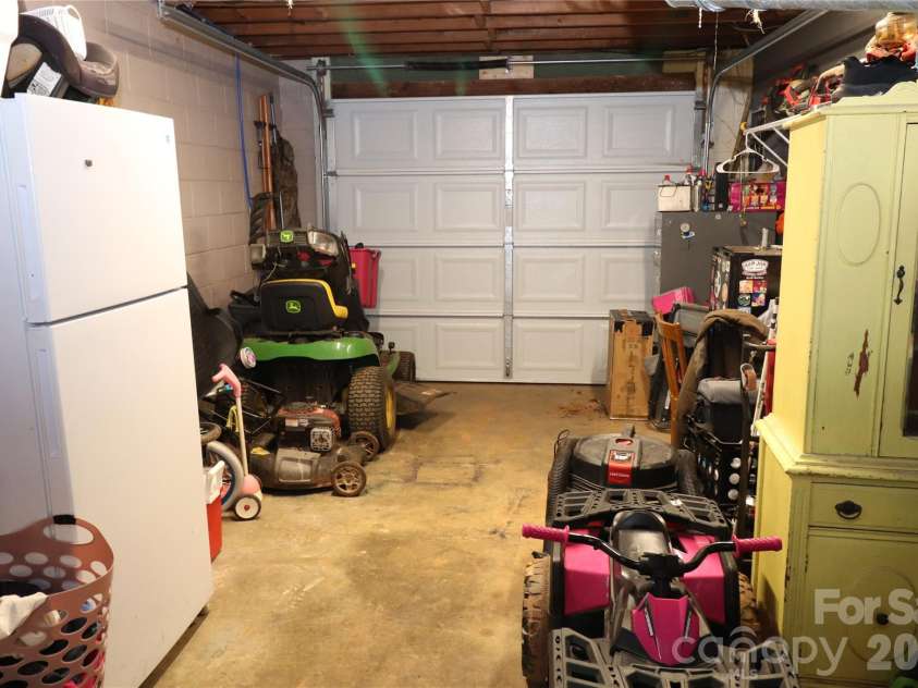 2510 Middleton Drive, Gastonia, NC 28054.  MLS# CAR4360679, YatesRealty ID 5805. Basement Garage