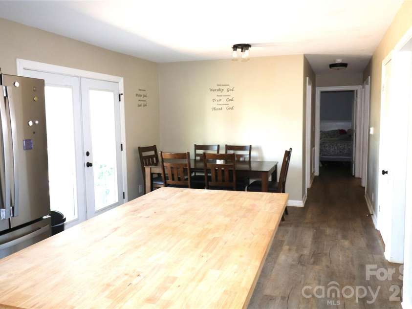 2510 Middleton Drive, Gastonia, NC 28054.  MLS# CAR4360679, YatesRealty ID 5805. Kitchen Dining Area