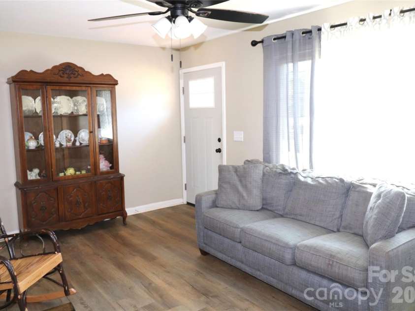 2510 Middleton Drive, Gastonia, NC 28054.  MLS# CAR4360679, YatesRealty ID 5805. Living Room