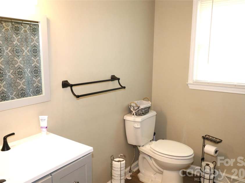 2510 Middleton Drive, Gastonia, NC 28054.  MLS# CAR4360679, YatesRealty ID 5805. Main Level Bath