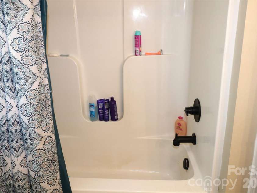 2510 Middleton Drive, Gastonia, NC 28054.  MLS# CAR4360679, YatesRealty ID 5805. Main Level Bath