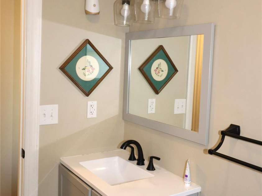 2510 Middleton Drive, Gastonia, NC 28054.  MLS# CAR4360679, YatesRealty ID 5805. Main Level Bath