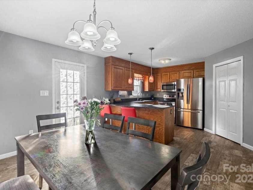 2745 River Meadows Court, Lincolnton, NC 28092.  MLS# CAR4223442, YatesRealty ID 5805. 