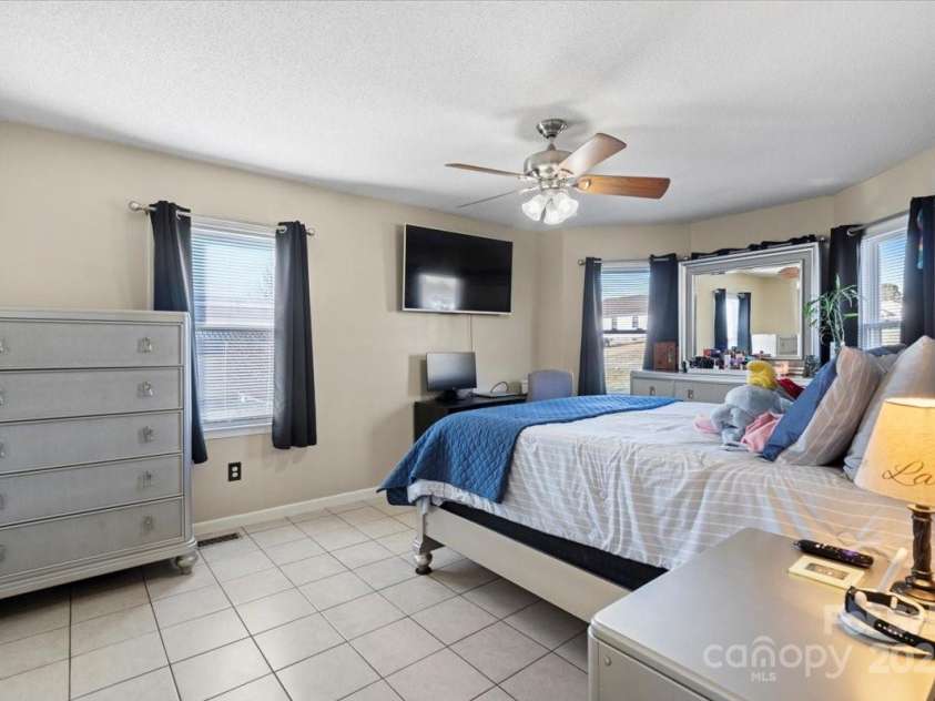 2745 River Meadows Court, Lincolnton, NC 28092.  MLS# CAR4223442, YatesRealty ID 5805. 