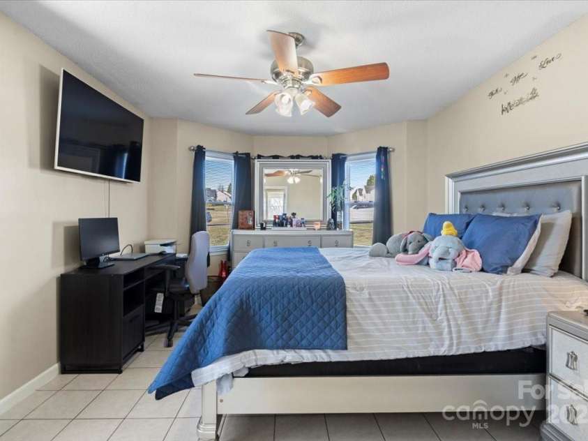 2745 River Meadows Court, Lincolnton, NC 28092.  MLS# CAR4223442, YatesRealty ID 5805. 