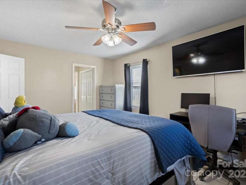 2745 River Meadows Court, Lincolnton, NC 28092.  MLS# CAR4223442, YatesRealty ID 5805. 